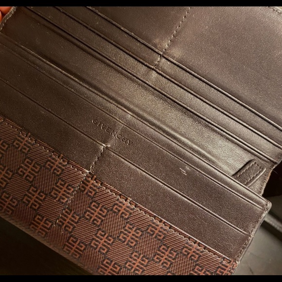 💯 %Authentic Givenchy Wallet - Picture 5 of 5